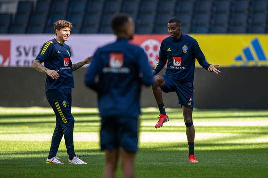 Victor Nilsson Lindelöf and Alexander Isak of the Swedish