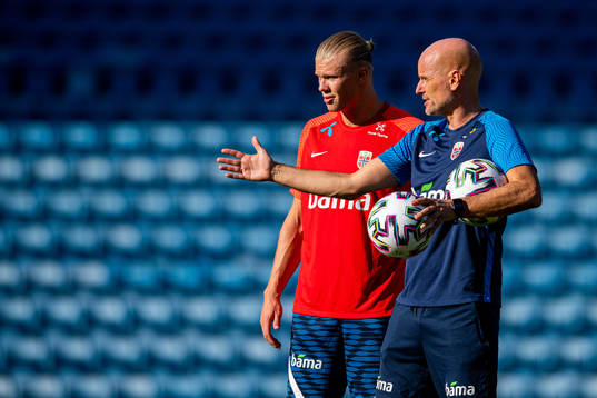 Erling Braut Haaland and Ståle Solbakken, head coach of