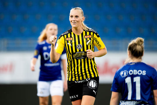 Stina Blackstenius of Häcken celebrates
