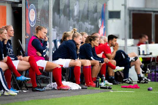 Olaug Tvedten and Marie Dølvik Markussen of Vålerenga
