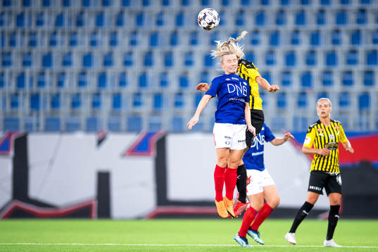 Thea Bjelde of Vålerenga and Stine Larsen of Häcken