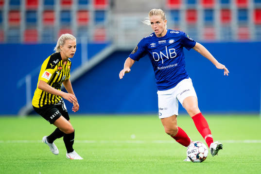 Lotta Ökvist of Häcken and Elise Thorsnes of Vålerenga