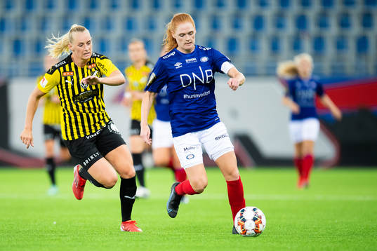 Stina Blackstenius of Häcken and Stine Ballisager Pedersen