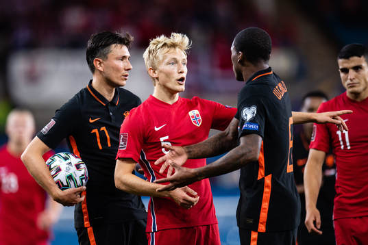 Steven Berghuis and Nathan Aké of Netherlands and Birger