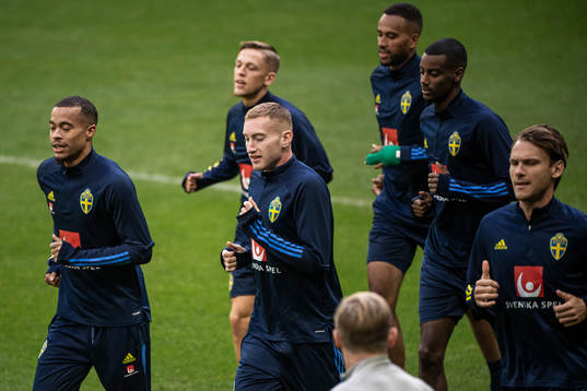 Robin Quaison and Dejan Kulusevski of the Swedish national