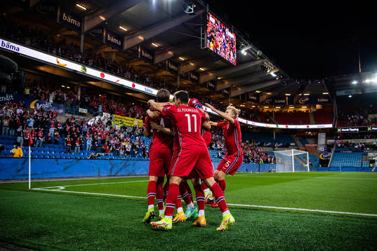 Players of Norway celebrates 1-0