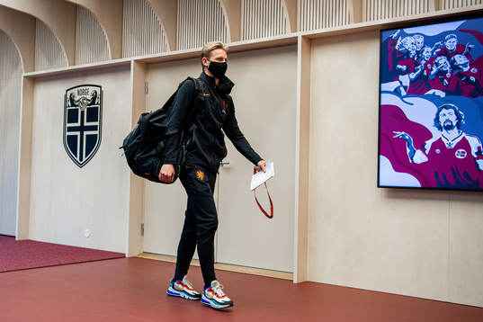 Frenkie de Jong of Netherlands arrives wearing a face mask