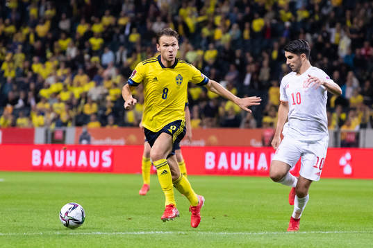 Albin Ekdal of Sweden and Carlos Soler of Spain