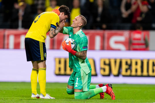Victor Nilsson Lindelöf and goalkeeper Robin Olsen of