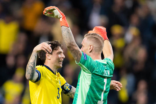Victor Nilsson Lindelöf and goalkeeper Robin Olsen of