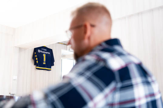 En tröja som tillhört ishockeymålvakten Stefan Liv