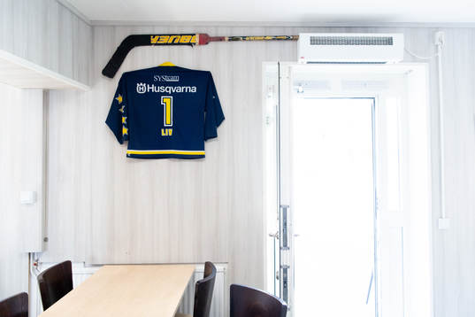 En tröja som tillhört ishockeymålvakten Stefan Liv