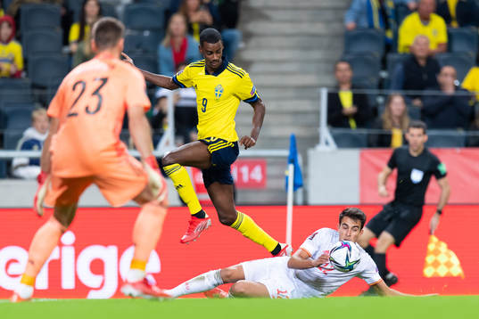 Alexander Isak of Sweden and Eric Garcia of Spain