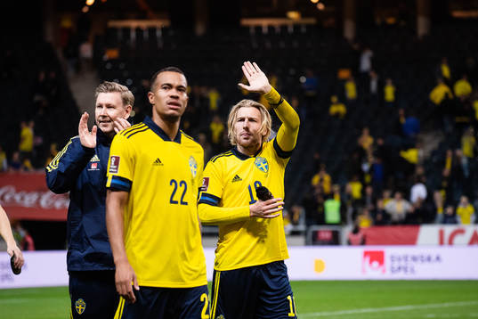 Robin Quaison and Emil Forsberg of Sweden