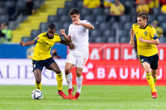 Alexander Isak of Sweden and Gerard Moreno of Spain