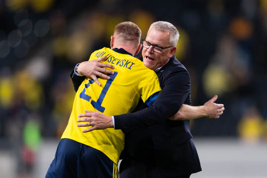 Dejan Kulusevski and head coach Janne Andersson of Sweden