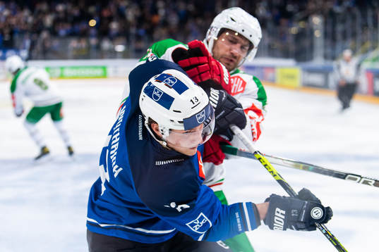 Mattias Sjögren of Rögle and Dario Wüthrich of Zug