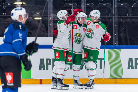 Lucas Ekeståhl-Jonsson and Adam Tambellini celebrate with