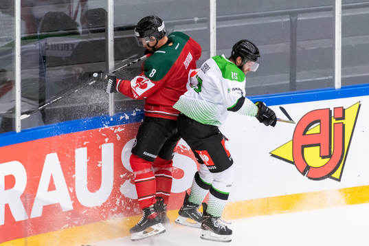 Viktor Ekbom of Frölunda and Jan Eberle of Mlada Boleslav