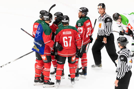 Jacob Nilsson of Frölunda celebrates with his teammates