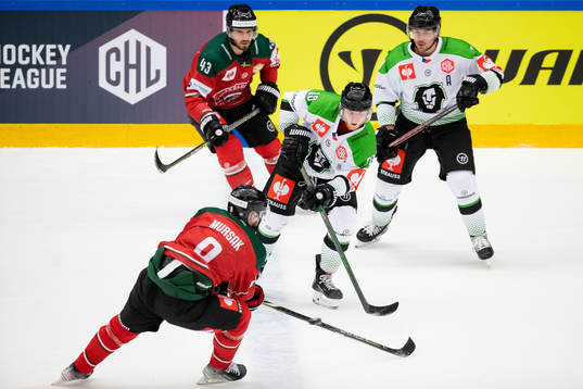 Oscar Flynn of Mlada Boleslav and Jan Mursak of Frölunda