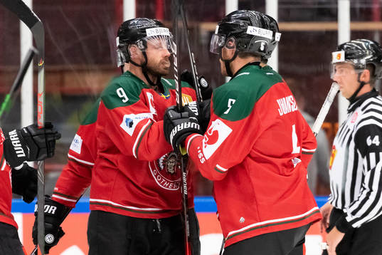 Jan Mursak of Frölunda celebrates