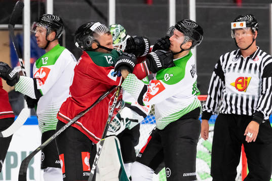 Max Friberg of Frölunda in a fight with Maris Bicevskis of