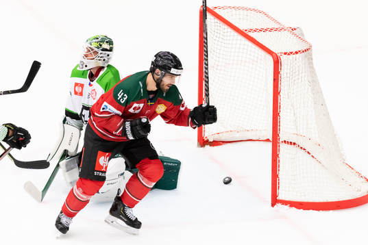 Michael Spacek of Frölunda celebrates