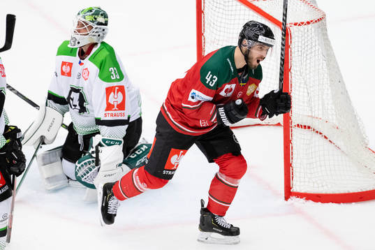 Michael Spacek of Frölunda  celebrates scoring 4-3 behind