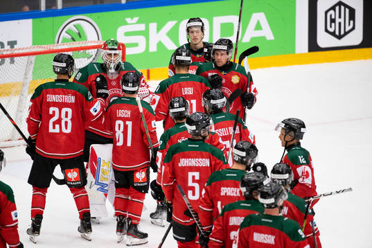 Players of Frölunda celebrates