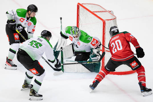 Joel Lundqvist of Frölunda with a scoring chance against