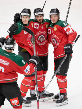 Michael Spacek of Frölunda celebrates