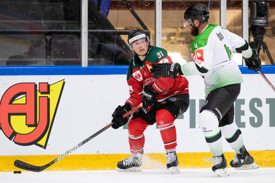 Ryan Lasch of Frölunda  and Petr Sidlik of Mlada Boleslav