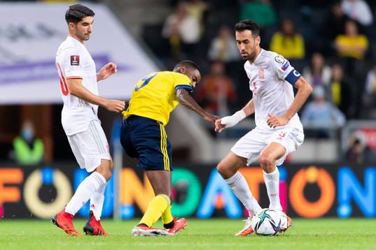 Alexander Isak of Sweden and Sergio Busquets of Spain