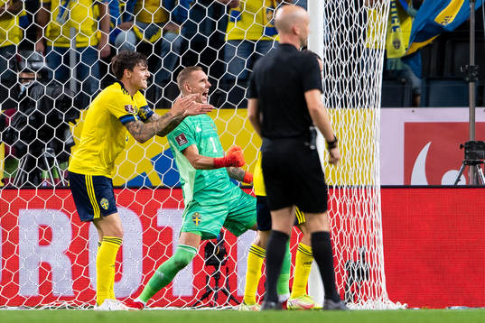 Victor Nilsson Lindelöf and goalkeeper Robin Olsen