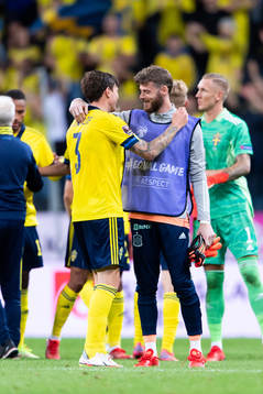 Victor Nilsson Lindelöf of Sweden and goalkeeper David De