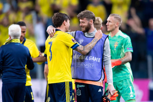 Victor Nilsson Lindelöf of Sweden and goalkeeper David De