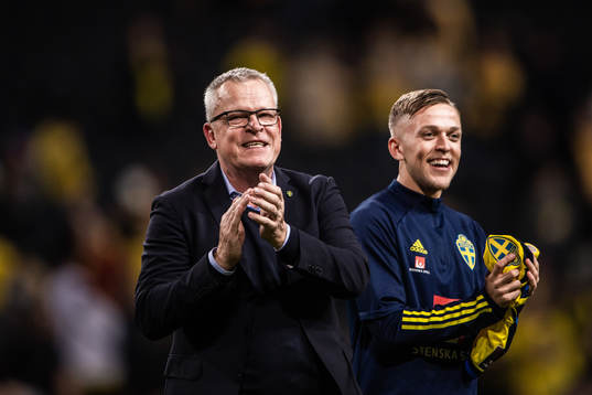 Head coach Janne Andersson and Jesper Karlsson of Sweden