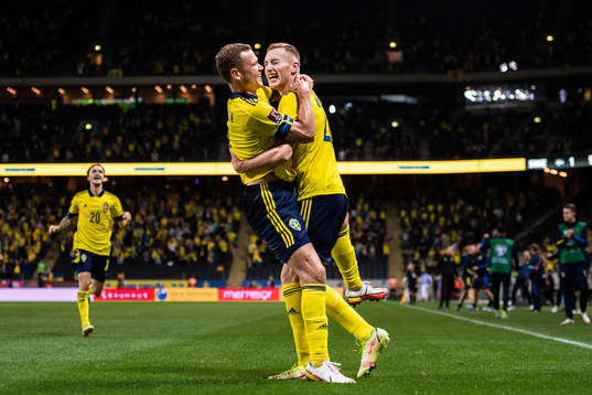 Viktor Claesson of Sweden celebrate with Dejan Kulusevski