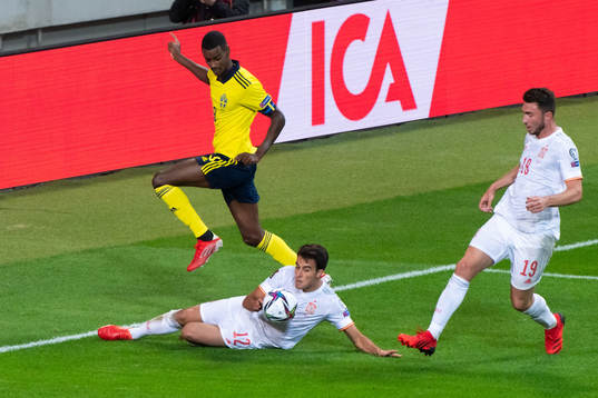 Alexander Isak of Sweden and Eric Garcia of Spain