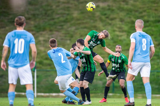 Högaborgs Mac Vladimir Grossmann nickar