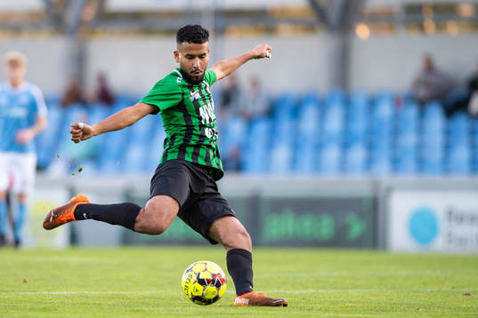 Högaborgs Abdulah Al-Wahilat skjuter in 1-0 målet