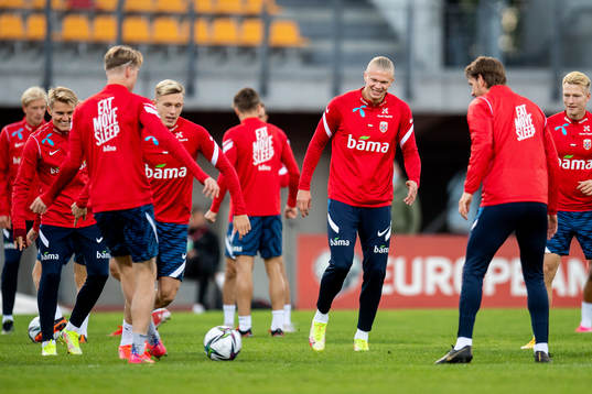 Bläddra bland fler bilder av Football, FIFA World Cup Qualifier, Norway, training
