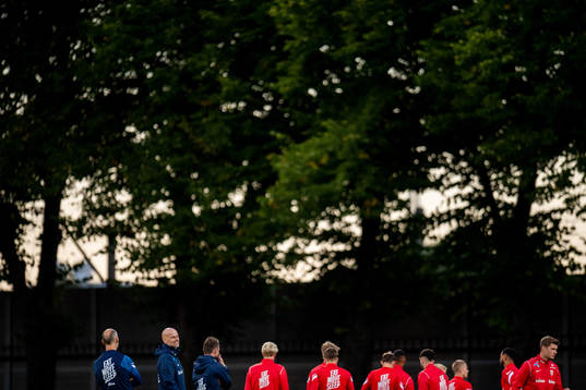 Ståle Solbakken, head coach of Norway, and players of the
