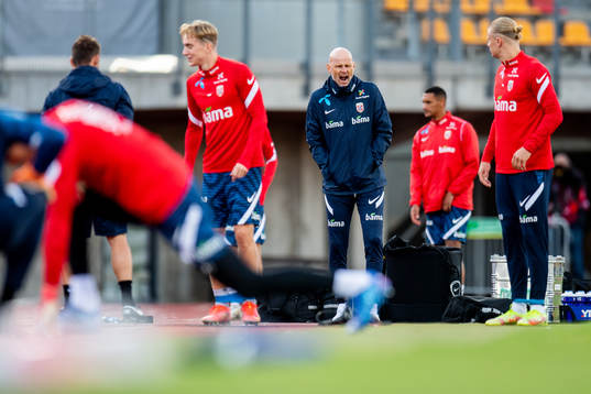 Ståle Solbakken, head coach of Norway, and Erling Braut