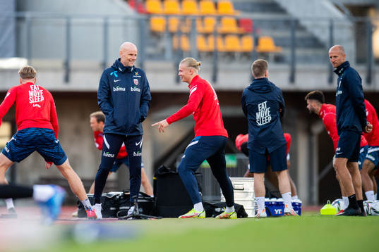 Ståle Solbakken, head coach of Norway, and Erling Braut