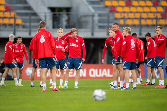 Jens Petter Hauge and players of the Norwegian national