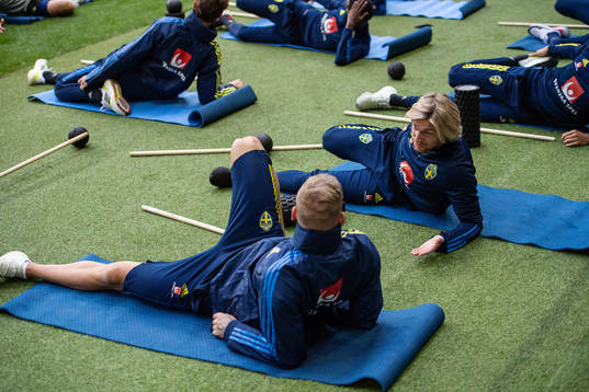Emil Forsberg and goalkeeper Robin Olsen of the Swedish