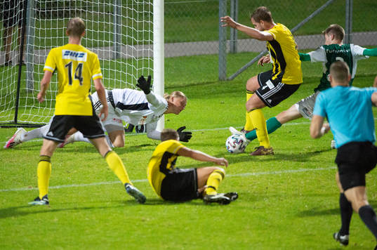 IFK Hässleholms  målvakt Carl Lundahl Persson i matchen i