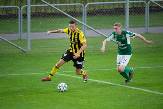 IFK Hässleholms Max Sandberg i matchen i division 2 mellan